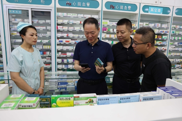 省药监局局长李庭芳在大同调研药品安全和医药产业发展工作2