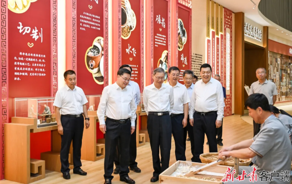 第六届中国（甘肃）中医药产业博览会开幕式暨产业合作大会举行2