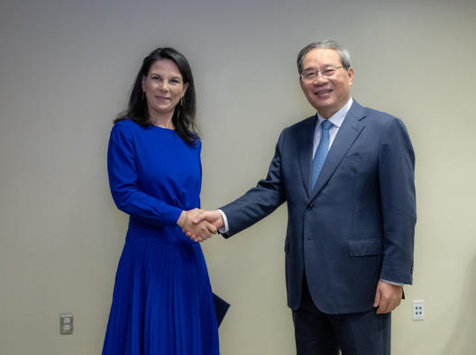 李强会见第80届联合国大会主席贝尔伯克
