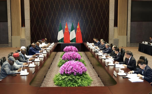 李强会见尼日利亚众议长塔杰丁