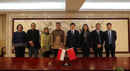 李利会见印尼食品药品管理局局长塔鲁那·伊克拉尔